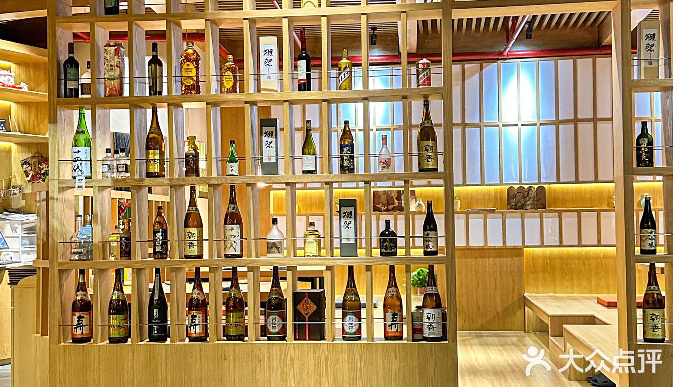 想要尝试正宗日本料理吗？南海大道有一家超级受欢迎的炭火烧居酒