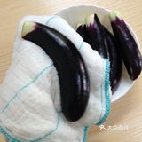 茄子去蒂洗净后用毛巾擦干水分