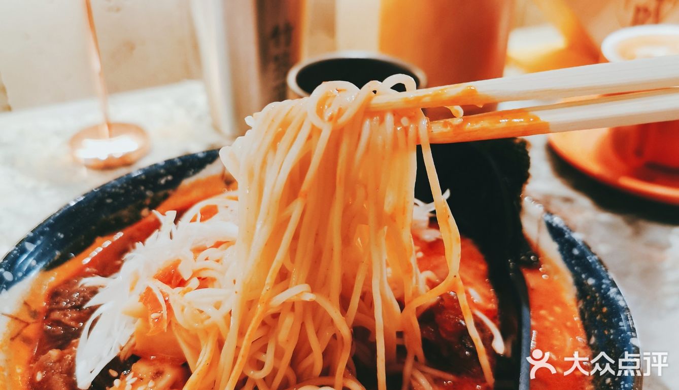 朋友相约附近就过来了！环境:日式料理风格