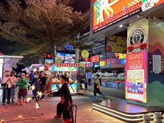 -三亚火车头万人海鲜广场