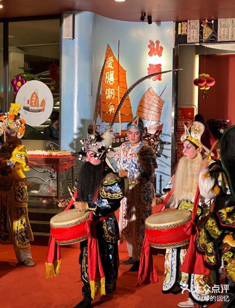 和朋友聚餐居然遇到方展荣和叶飞