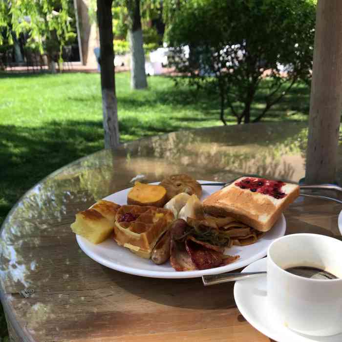 清河半岛全日制餐厅-"自助餐199,菜品还可以,看上去比较干净.