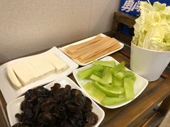 -乳仔牛牦牛汤锅 烤羊排(松潘古城店)