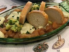 三文鱼牛油果色拉-Tapa Tapa