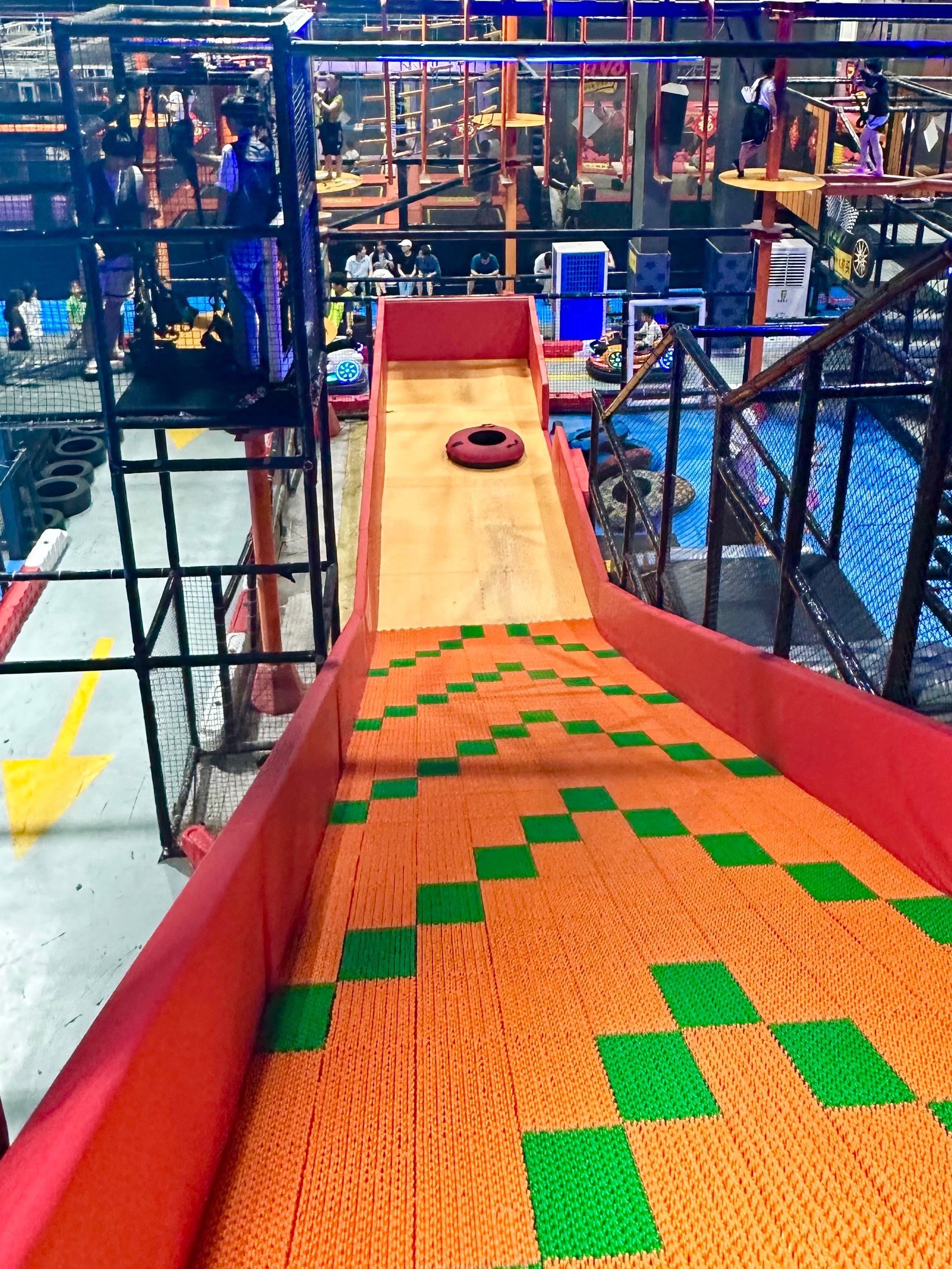 长沙团建就来这!5000平室内蹦床公园