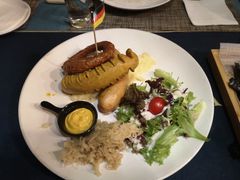 M8慕尼黑烤肠拼盘-又见马甲M8融合西餐厅(厦门体育中心店)
