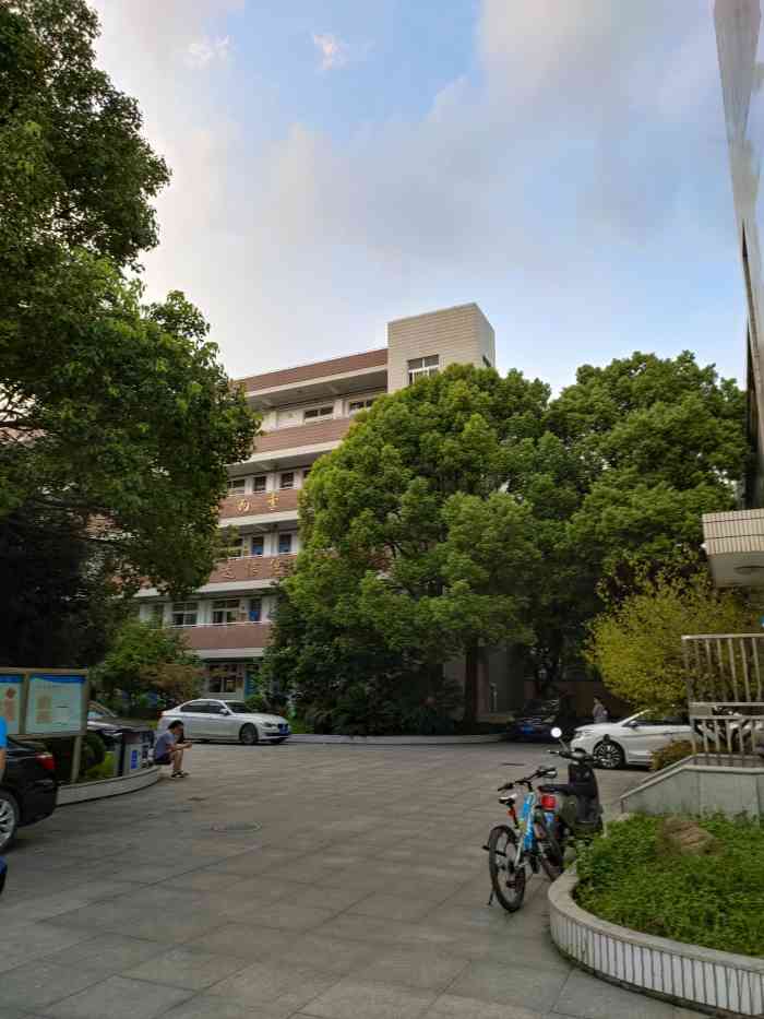 三林北校(上浦路校区)-"还行,性价比不错,还能停车,人不多.