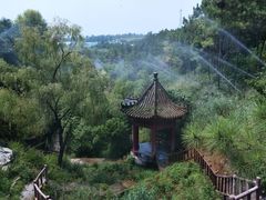 -雪山彩虹谷景区
