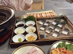 -围炉肉舍•炭烤活鳗•丹东海鲜烤肉(步行街店)