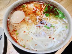 -亮亮面馆(经六路店)