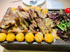 香煎梅花肉配烤小土豆-四小姐的店(王府井店)