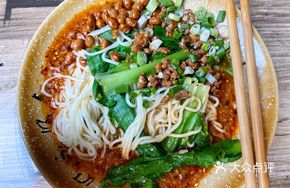 Qiaobei Sauce-Enveloped Fried Noodles