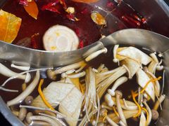 -鲜入唯煮·港式海鲜牛肉火锅(金宝街店)