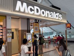 -麦当劳(深圳北站B2检票口楼上)