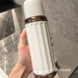 问了店员说是今天刚出来的新品，白色珠光镜面好好看呀