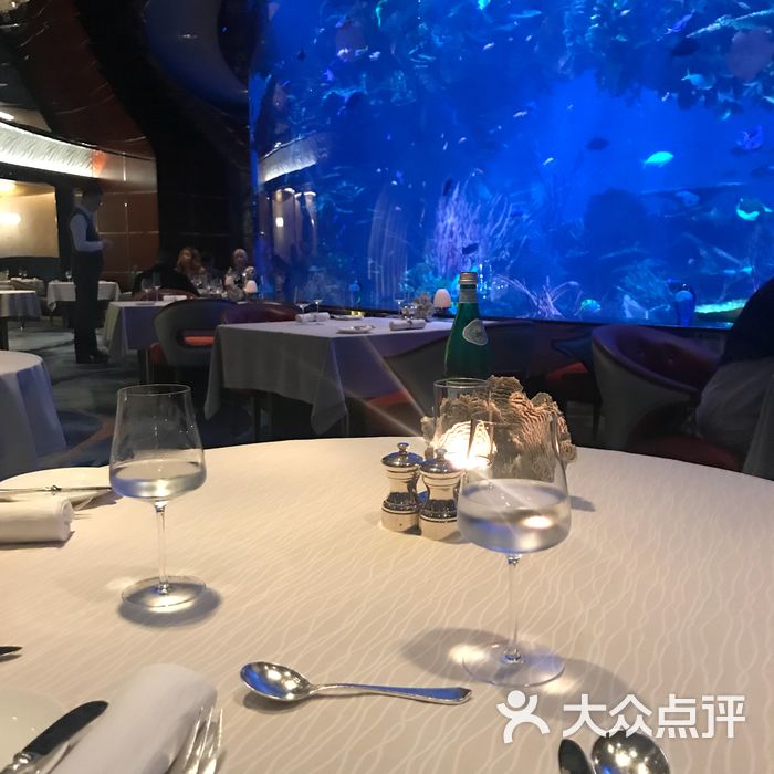 迪拜帆船酒店海底餐廳