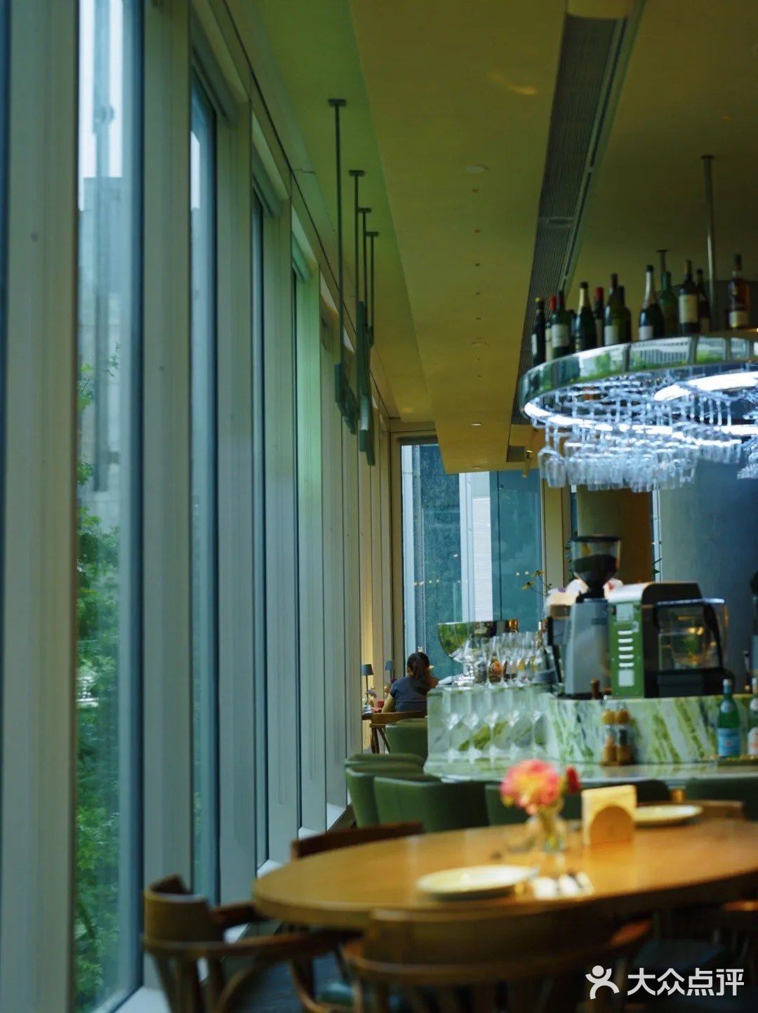 不愧是天目里的餐馆，高级感拉满！