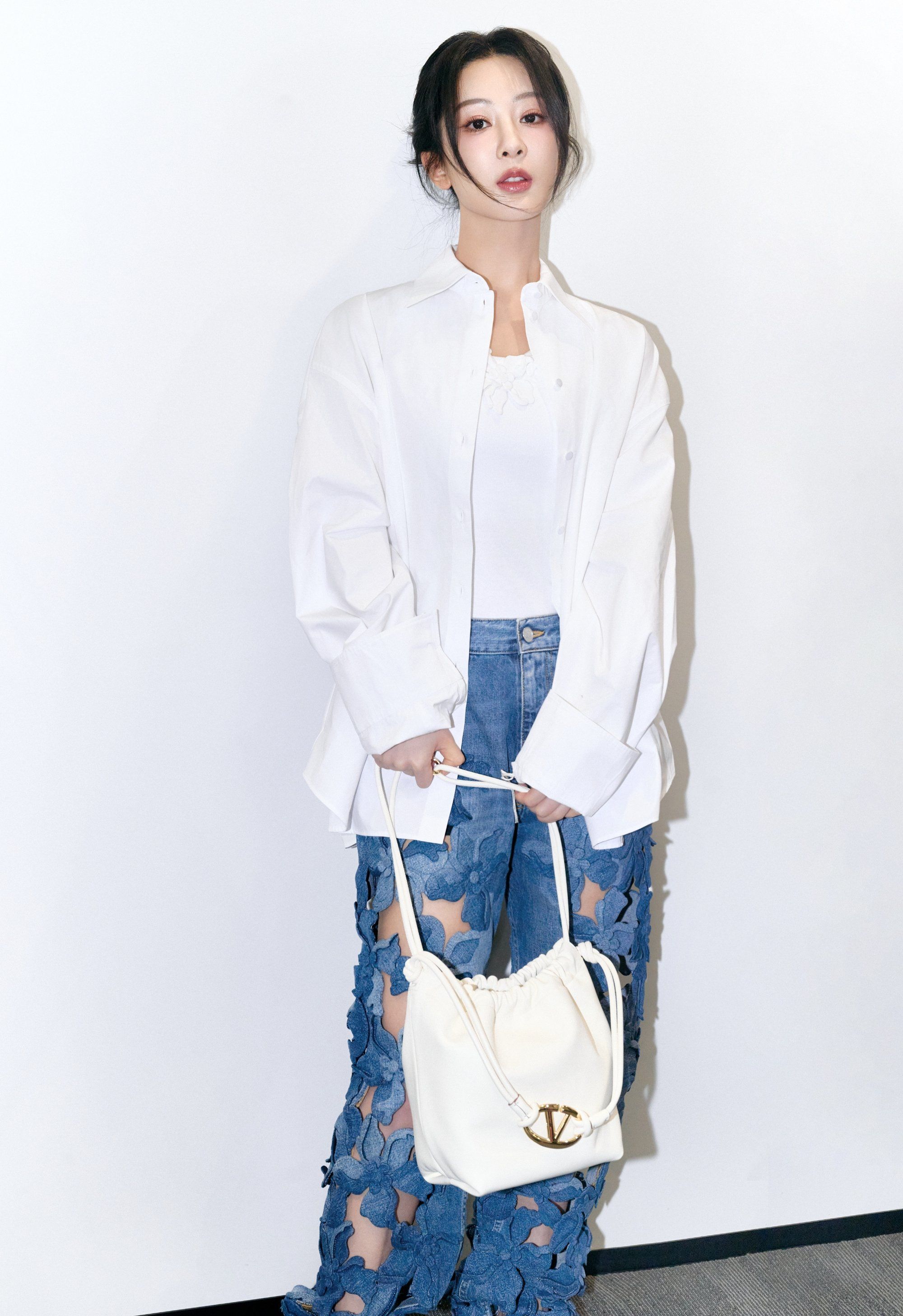 杨紫,率性的白色穿搭格调!