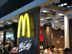 等位区-麦当劳(广州南站店)