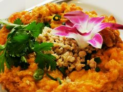 -Chom Cafe and Restaurant