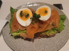 烟熏三文鱼牛油果酱吐司-BAKER&SPICE(安福路店)