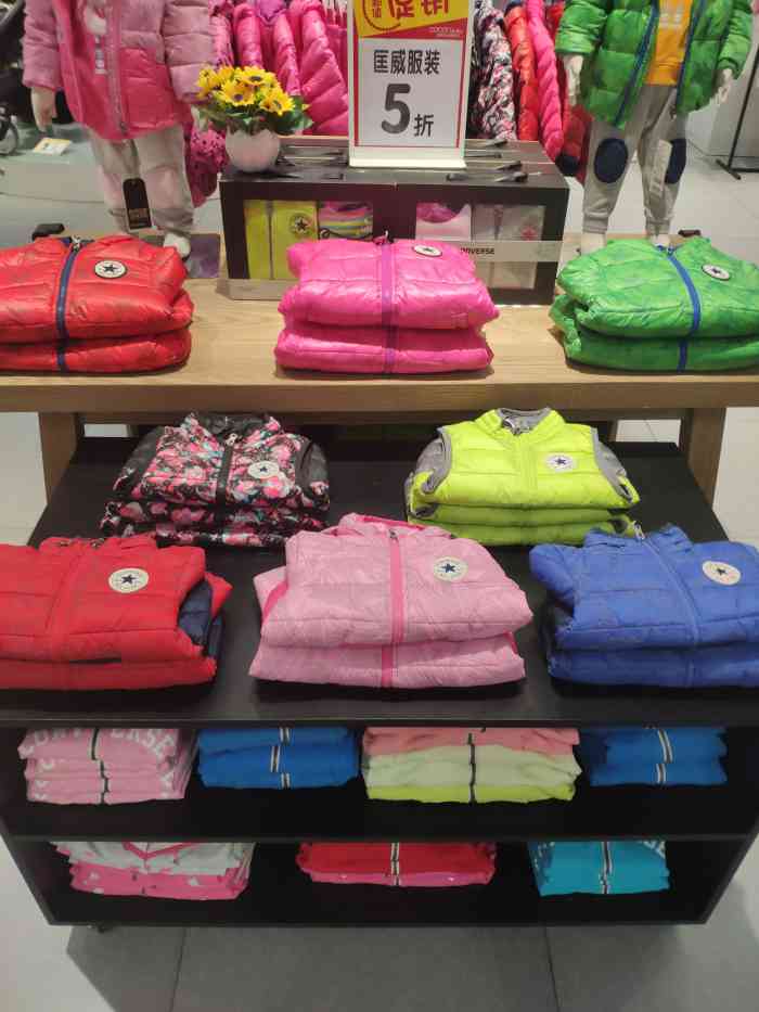 可恩宝贝位于汉阳经开永旺那个梦乐城店面还是蛮大的这家店在三楼基本