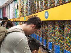 -m豆巧克力世界(上海世茂广场店)