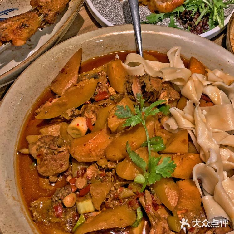 上海探店｜南京路步行街新疆菜！羊肉这样吃香