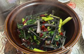 Clay Pot Red Mustard Greens