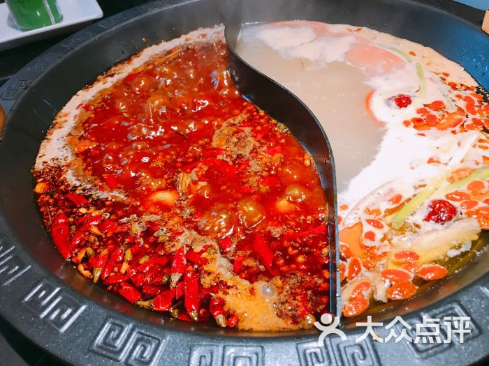 川西坝子火锅(徐东绿茵4店)鸳鸯锅底图片 - 第1张