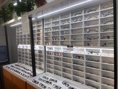-视野联行眼镜•蔡司•依视路(温江店)