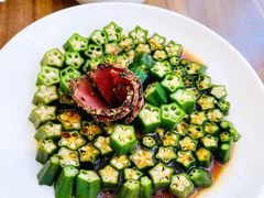 黑椒牛肉拼秋葵-将相和·海鲜蒸饺大连菜