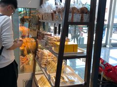 面包甜点陈列柜-一鸣真鲜奶吧(温州南站店)
