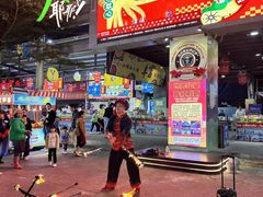 -三亚火车头万人海鲜广场