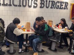 -麦当劳(上海虹桥站30B检票口楼上)