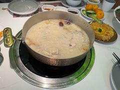 -洪氏嗨捞·广东猪肚鸡·椰子鸡火锅(西咸万象城店)