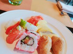 -大中华希尔顿酒店-念自助餐·嗨啤·小龙虾