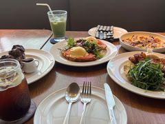 -ROAST coffee & eatery