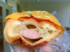 芝士香肠可颂-WHEN PIGS FLY当猪飞