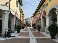 -佛罗伦萨小镇广佛名品奥特莱斯(疏港路店)