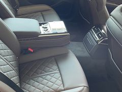 -上海冠松华奥奥迪4S店(张江店)