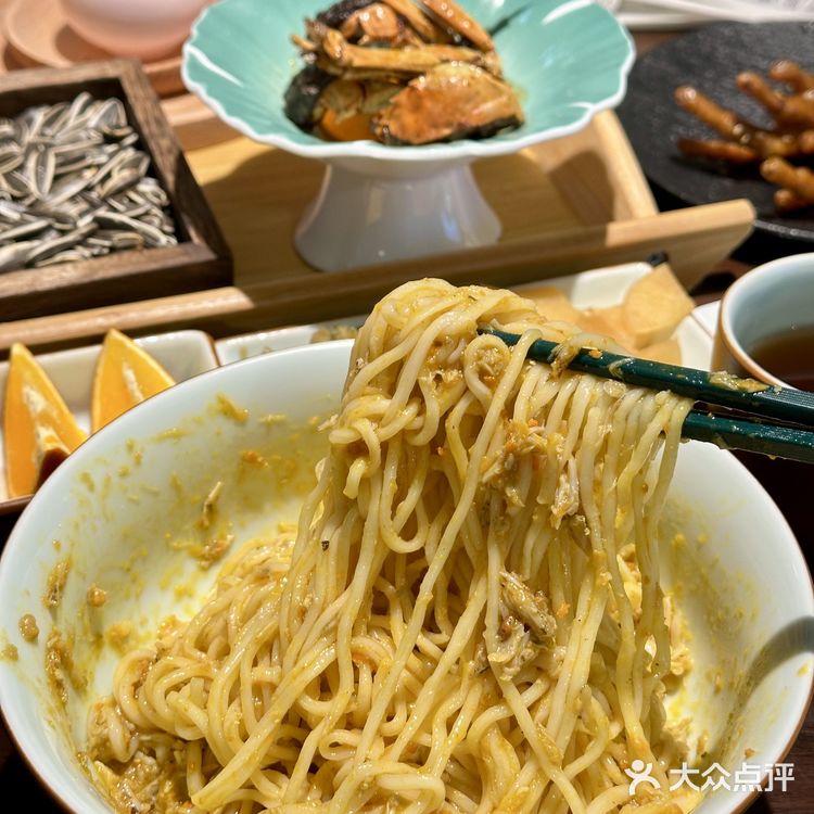 北方人总要吃一次蟹黄面吧🦀真是香迷糊了!