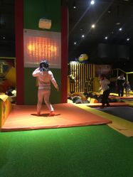 -蹦蹦跳跳(新奥购物中心店)