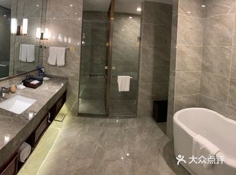 房间特别大，三楼实际就是一楼吧