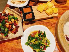 -滇香肴·云南菜蒸汽石锅鱼(云南北路店)