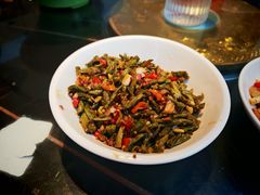 -阿瓦山寨·湘菜现炒·剁椒鱼头王(咸阳总店)
