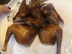 特色脆皮乳鸽-粥王府 老广传家菜(高桥路店)