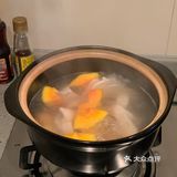 这样做海南椰子鸡更好吃，鲜甜得不要不要的 材料：