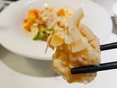 椰果酸甜咕唠虾-闻见中国海南菜(K11店)