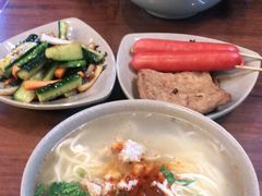 -亮亮面馆(经六路店)